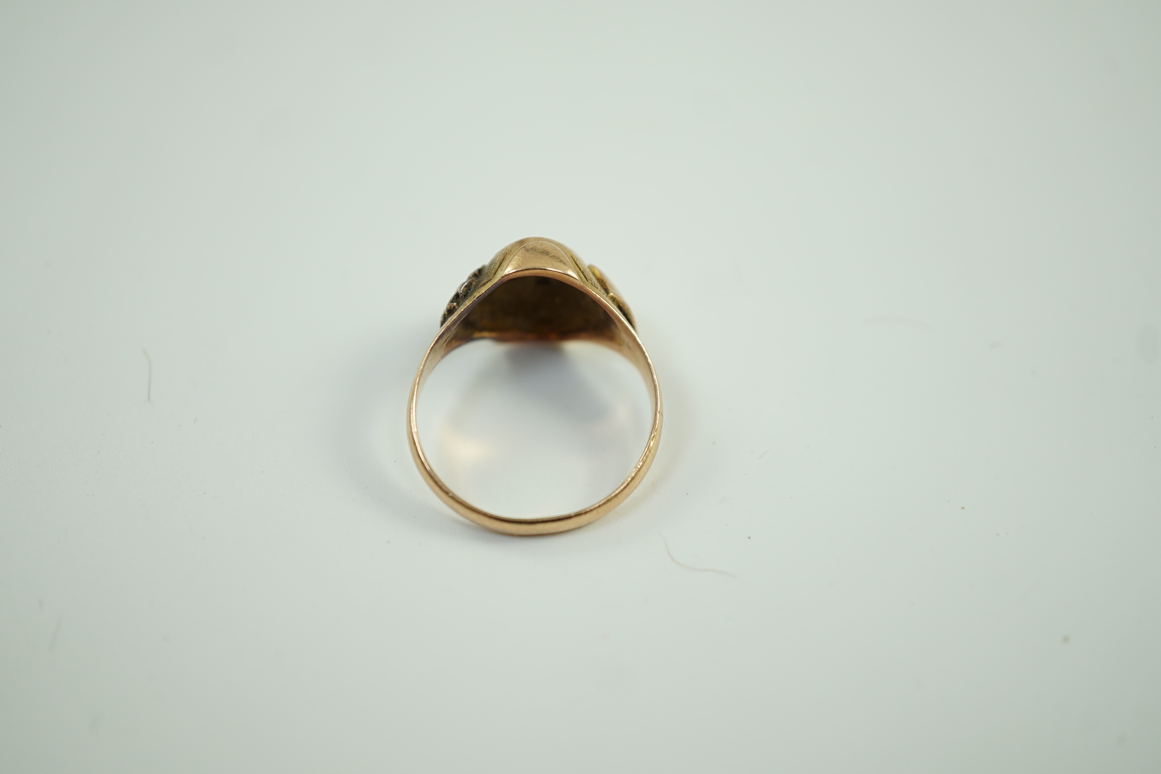 An early 20th century yellow metal signet ring, size Q, 4.5 grams.